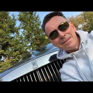 Meet your Posher, Demi